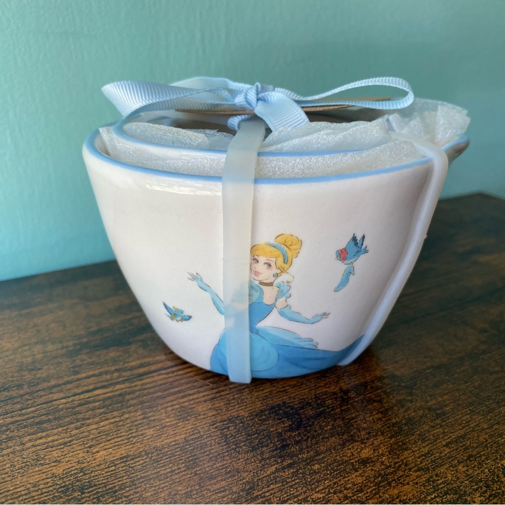 🧁 *NWT* Disney RAE DUNN Cinderella Measuring Cups Set of 4